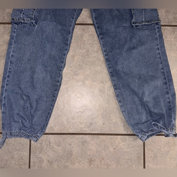 High Waisted Cargo Pants // SiZE M - Picture 5 of 11